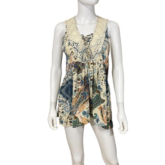 Umgee Crochet Shoulder Boho Top
New - Picture 2 of 8